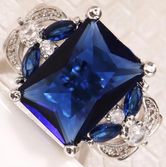 Topaz Ring blue, green and red. I only have size 7 - Picture 5 of 6